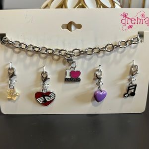 Love this vintage  MUSIC Charm Bracelet 🎶